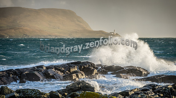 Breaking wave at Breiwick